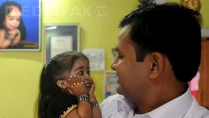 A intrat în Cartea Recordurilor. Cât măsoară cea mai scundă femeie din lume - GALERIE FOTO