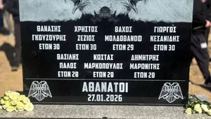 Comemorarea suporterilor PAOK Salonic în Timiș. Monument ridicat lângă Lugoj pentru victimele accidentului