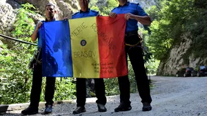 Patru jandarmi montani au cucerit vârful Mont Blanc, în memoria unui coleg mort în 2014