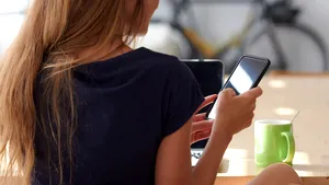 (P) 5 motive pentru care este recomandat să-ţi rezervi vacanţa direct de pe mobil 