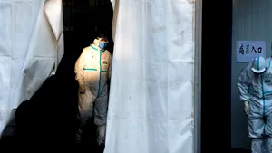 Numărul oficial al deceselor provocate de coronavirus creşte dramatic. Aproape 15.000 de noi cazuri de infecţie, confirmate peste noapte