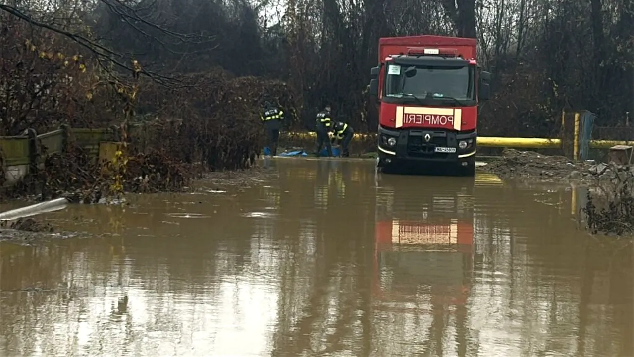 Criză în Argeș din cauza ploilor. Autoritățile au închis un baraj, pompierii din județe vecine au sărit în ajutorul colegilor lor