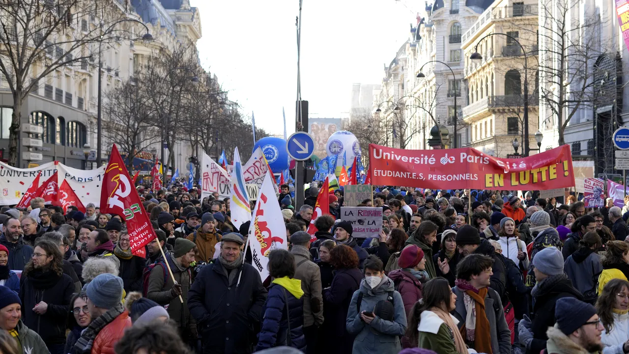 Mobilizarea la protestele faţă de reforma pensiilor din Franţa pare să se fi diminuat