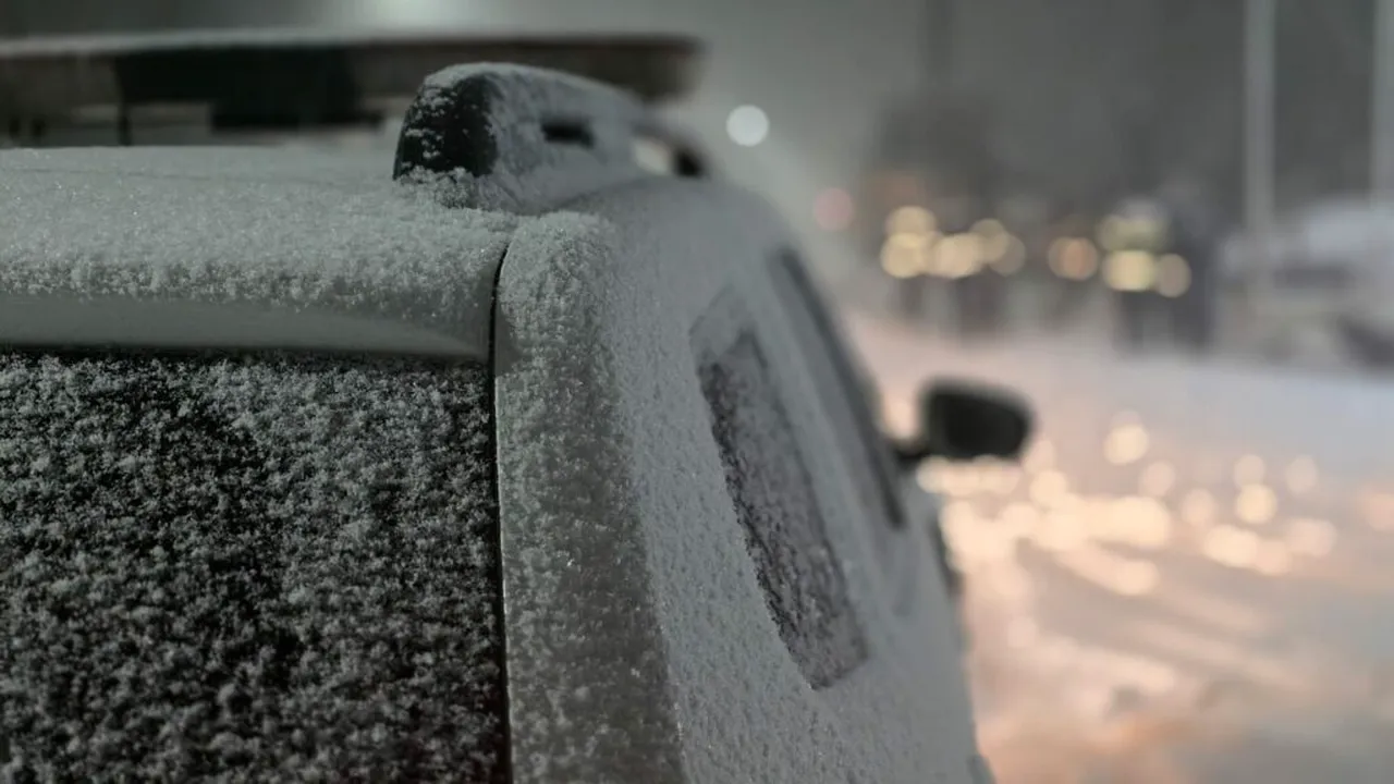 Codul roșu de ninsori în București: număr triplu de apeluri la 112, cele mai multe între orele 7-8