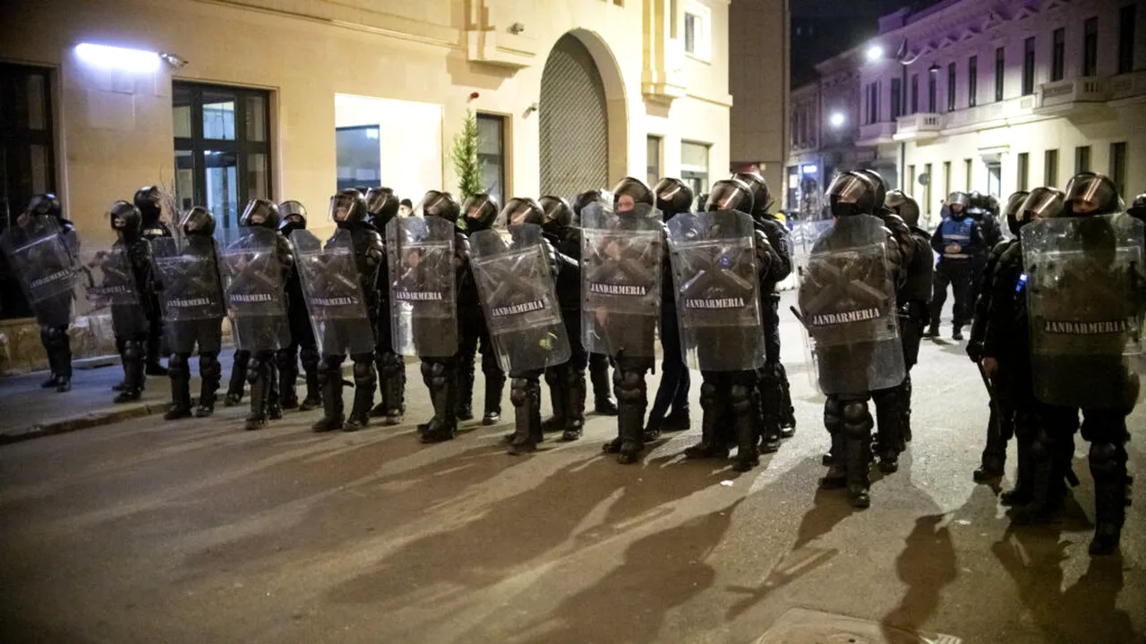 Jandarmeria Capitalei face apel la cetățeni pentru identificarea atacatorilor de la protestul BEC