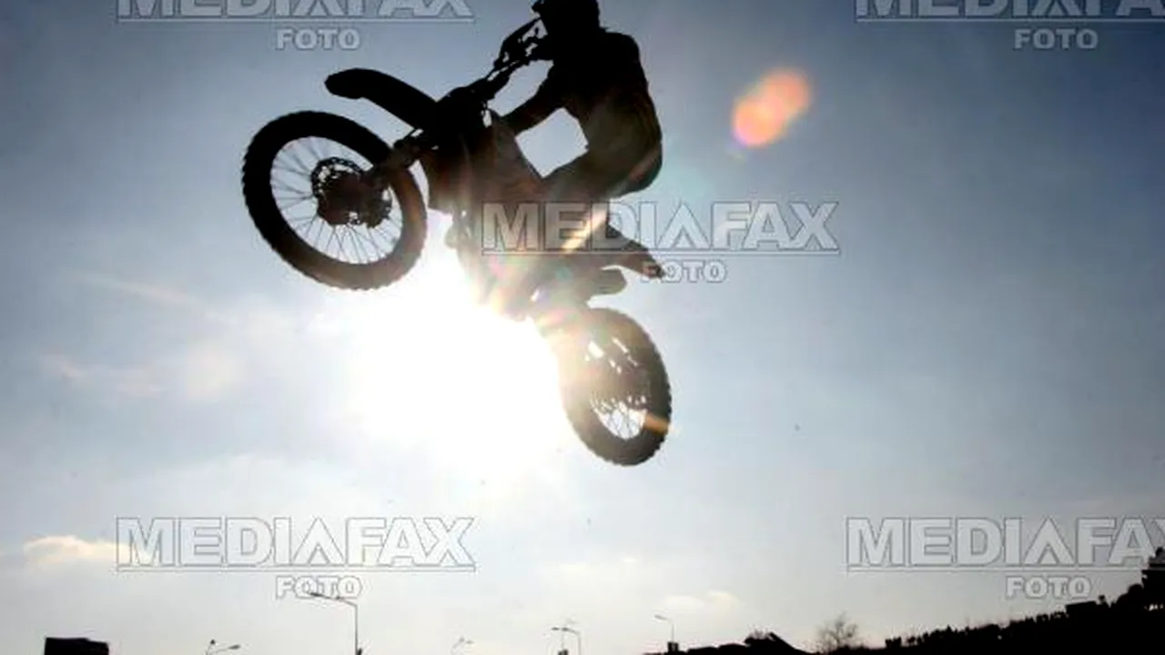 Un pilot din cursa de motociclism Isle of Man TT a murit din cauza complicaţiilor după un accident