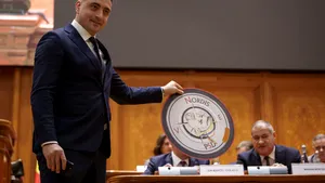 George Simion, la votul moţiunii de cenzură: Ia-ţi jetul şi du-te, Marcele!