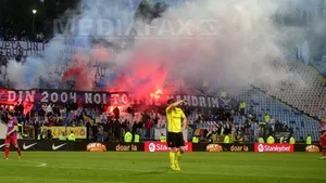 Marius Constantin (FC Braşov), eliminat pentru gesturi obscene. Fanii Stelei au reacţionat aruncând cu obiecte spre el