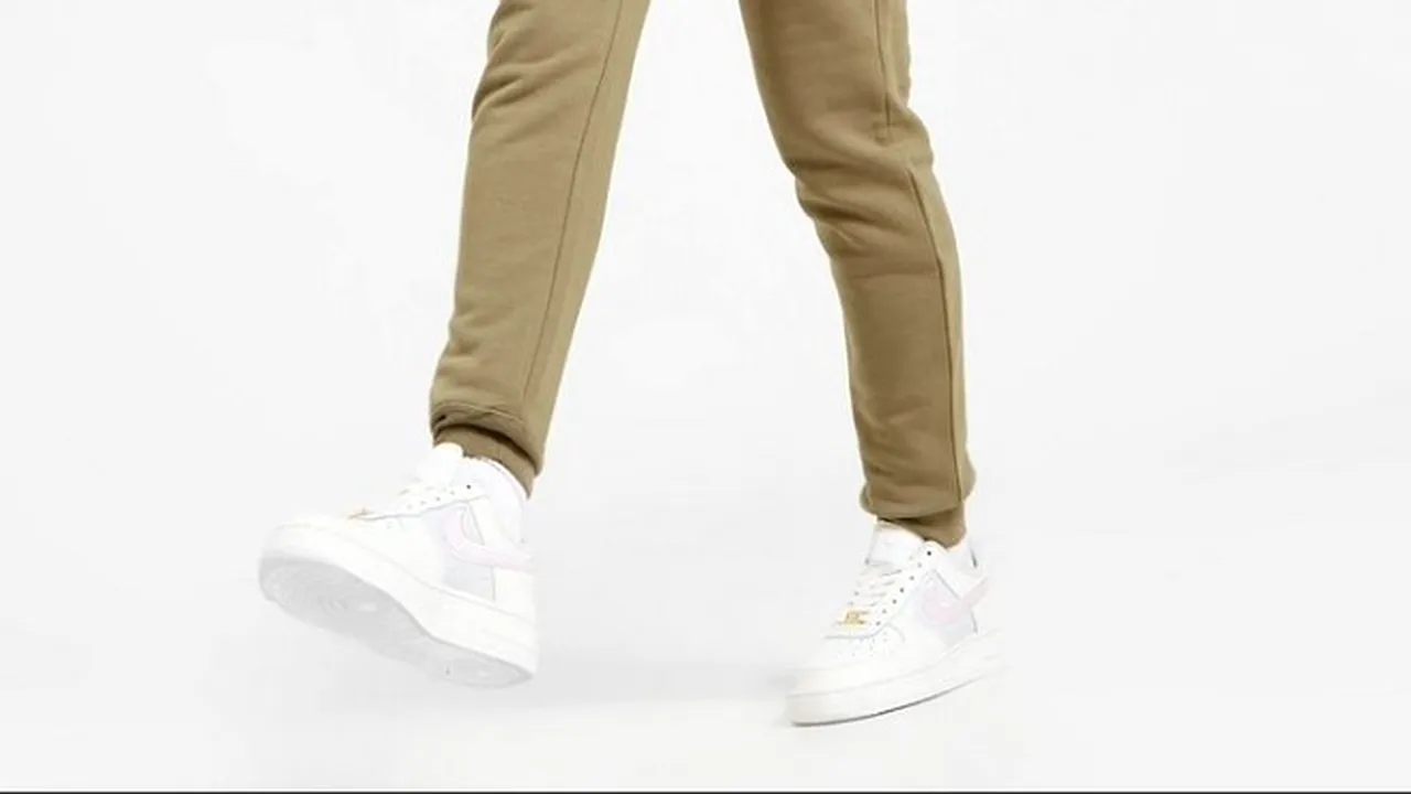 (P) Nike Air Force 1 - legenda stilului streetwear pentru bărbaţi şi femei