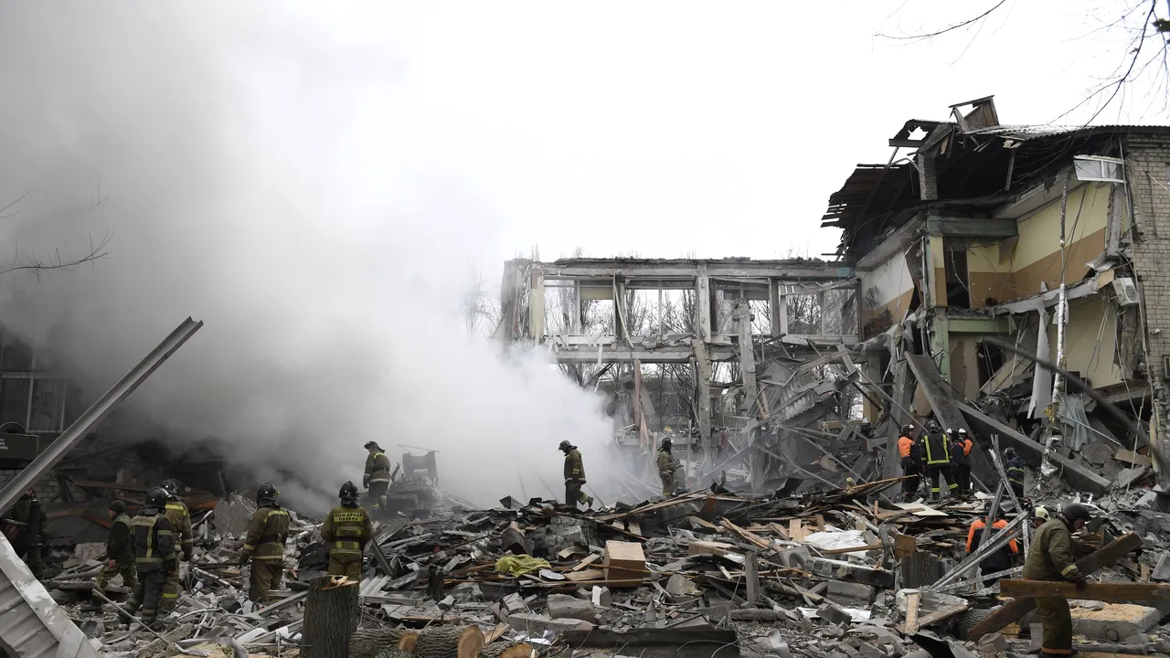 Ucraina raportează bombardamente intense. Trei morţi şi patru răniţi în Doneţk 