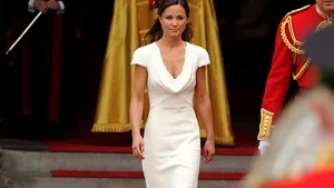 Vrei o rochie la fel ca cea purtată de Pippa Middleton la nunta regală? Cât costă şi de unde o poţi cumpăra - FOTO