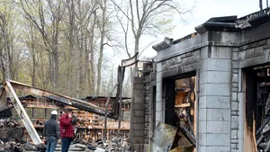 FOTO Palatul şefului Pornhub s-a făcut scrum. Ce a mai rămas din locuinţa de 20 de milioane de dolari a lui Feras Antoon