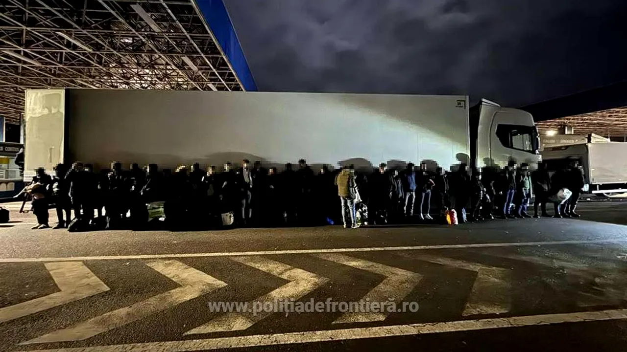 38 de cetăţeni străini, depistaţi într-un TIR cu textile la Vama Nădlac II