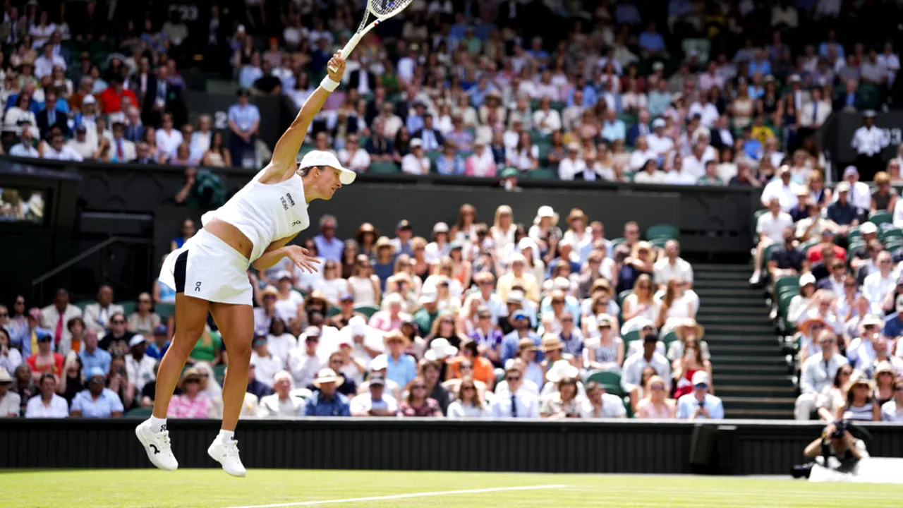 Iga Swiatek începe campania de apărare a trofeului de la Wimbledon cu o victorie în trei seturi