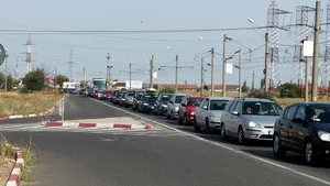 AGLOMERAŢIE la frontiera de vest a României, unde se aşteaptă şi 90 de minute la ieşirea din ţară. 