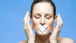 Mouth-taping, cea mai recentă tendinţă socială pe TikTok. Ce beneficii are pentru sănătate