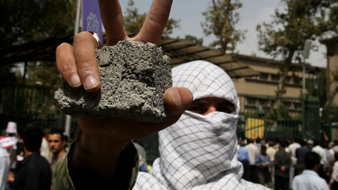 Iran: Mii de susţinători ai lui Moussavi au demonstrat la Teheran