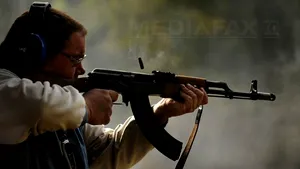 O firmă americană oferă un Kalaşnikov cadou la cumpărarea unei camionete