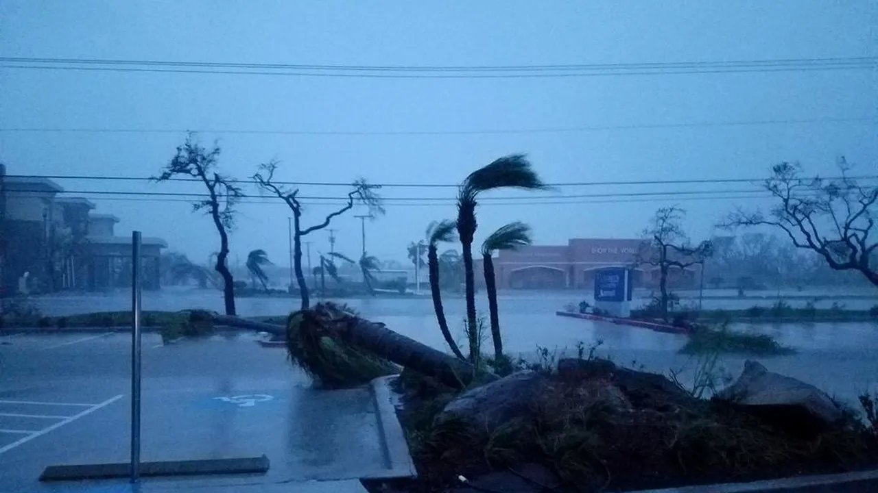 VIDEO | Cel puţin trei morţi şi 14 răniţi în statul american Texas, după trecerea Uraganului Harvey