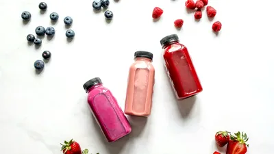 SĂNĂTATE Smoothie-uri, sucuri sau fructe întregi? Care este cea mai sănătoasă modalitate de a consuma fructe?