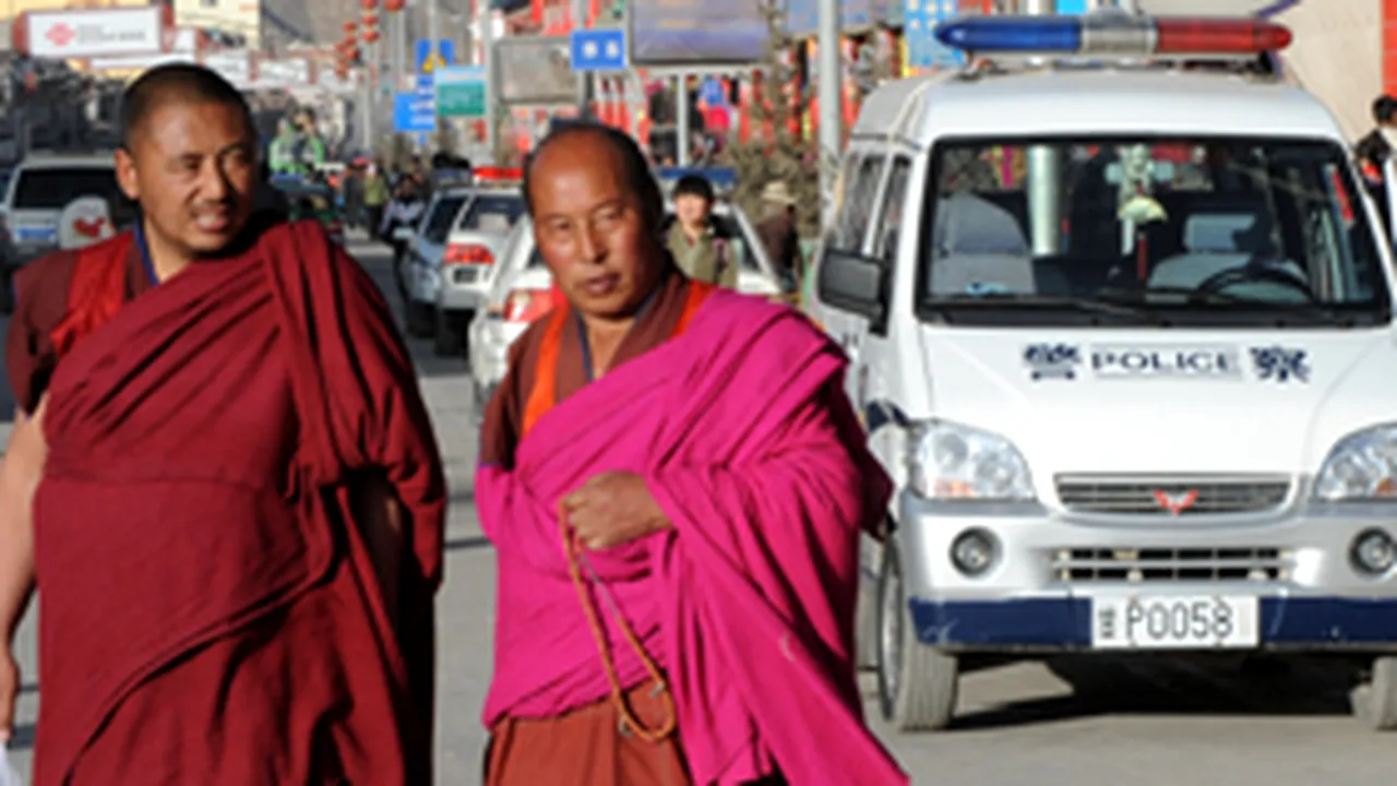 Incendii şi violenţe în capitala tibetană, soldate cu mai mulţi răniţi