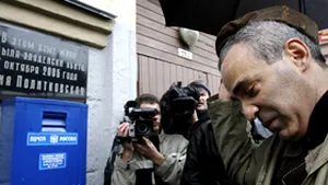 Garry Kasparov, condamnat la cinci zile de închisoare