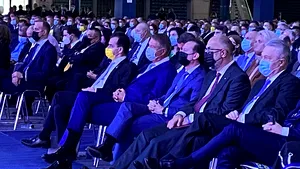 COMENTARIU Lelia Munteanu. Congres de contaminare în Curvistanul politic 