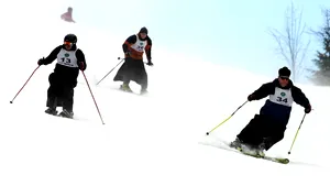 VIDEO. Apariţie inedită pe pârtie. Schiorii în sutană au demonstrat ce au în comun sportul şi religia 