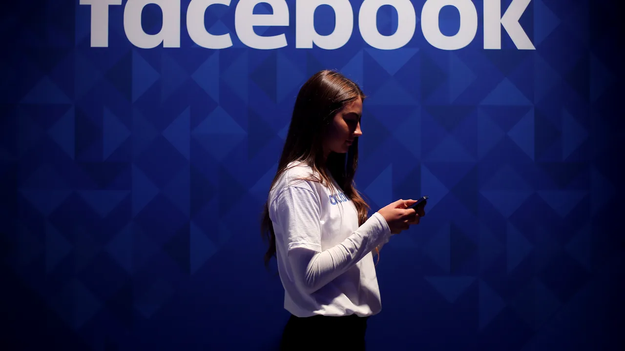 Facebook se implică activ în a explica utilizatorilor ce a însemnat Holocaustul. Platforma interzice postările care denaturează genocidul comis de nazişti