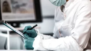 Un bebeluş de o lună a fost găsit mort într-o casă din Baia Mare. Prima ipoteză a anchetatorilor