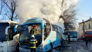 Incendiu puternic la Autogara Filaret. Un autocar a izbucnit în flăcări. FOTO
