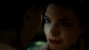 Actrițele Anne Hathaway și Dakota Johnson au făcut filmul „Verity” mai erotic, spune regizorul peliculei