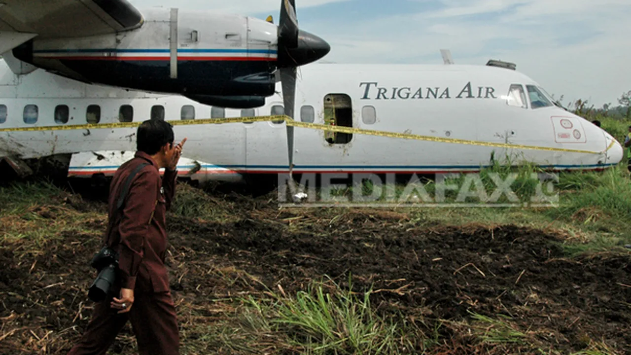 AVIONUL DISPĂRUT în Indonezia s-a PRĂBUŞIT: Epava aeronavei a fost găsită de săteni