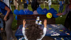 De ce autismul este diagnosticat mult mai târziu la fete decât la băieți