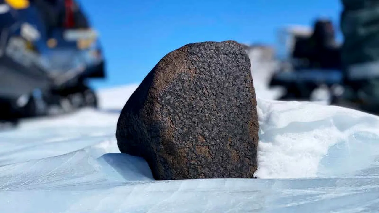 Un meteorit uriaş descoperit în Antarctica conţine cel mai vechi material din sistemul solar