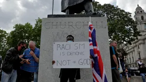 Cum poţi dărâma, ipotetic vorbind, statuia unui rasist? Sfaturile unui arheolog care lucrează cu pietre gigantice în Egipt