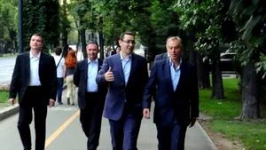 Victor Ponta s-a întâlnit cu Tony Blair. Premierul României şi fostul prim-ministru britanic au mâncat împreună la un restaurant de lângă PSD - FOTO