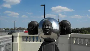 TOPUL celor mai nereuşite MONUMENTE din lume  - GALERIE FOTO