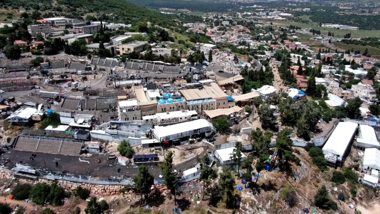Mii de pelerini israelieni s-au confruntat cu poliţiştii pentru a participa la un eveniment interzis