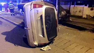 Cinci răniţi, între care trei copii, în Cluj, după ce maşina în care erau s-a răsturnat