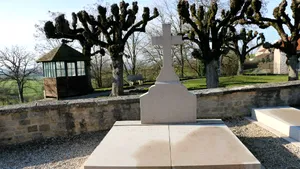 FOTO Mormântul lui Charles de Gaulle a fost vandalizat