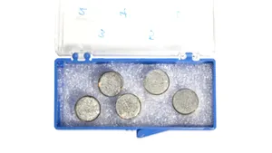 O mostră de praf de pe Lună, colectată de Neil Armstrong în timpul misiunii Apollo 11, va fi scoasă la licitaţie