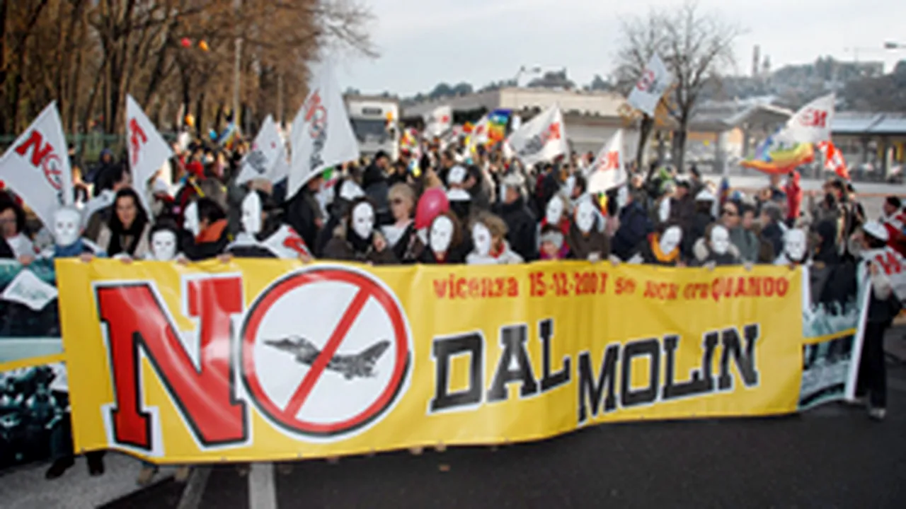 Italia: Protest faţă de extinderea unei baze militare americane