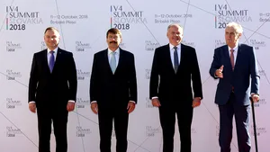 O puternică ALIANŢĂ din Europa Centrală propune un candidat susţinut de socialişti la şefia Comisiei Europene