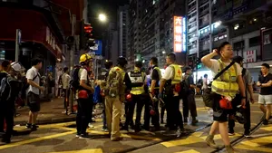 Noi confruntări violente în Hong Kong: Un agresor necunoscut i-a smuls o parte din ureche unui politician pro-democraţie - FOTO, VIDEO