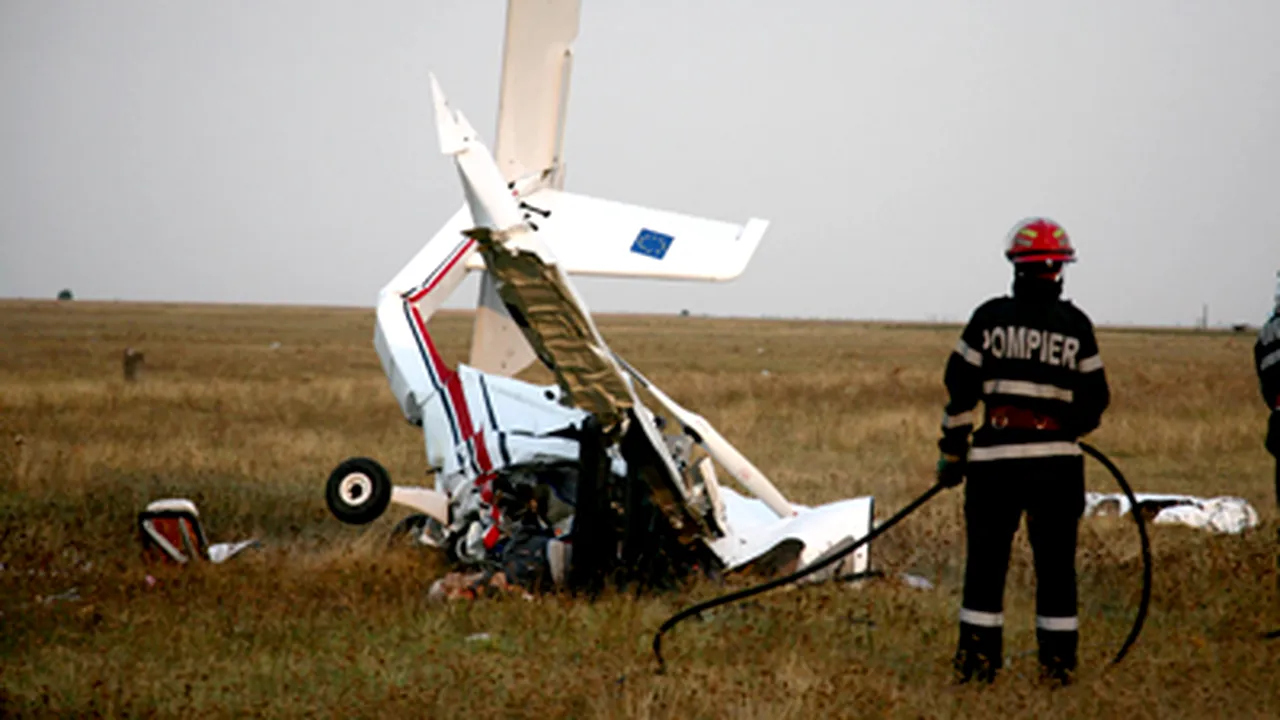 Un avion s-a prăbuşit în localitatea buzoiană Costeşti
