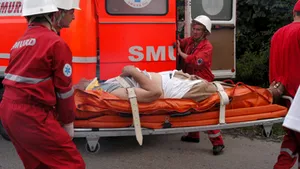 Un mort şi patru răniţi într-un accident rutier pe DN13A