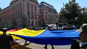 Clujul, survolat de avioane MiG 21 şi un elicopter IAR 330, de Ziua Drapelului | FOTO, VIDEO