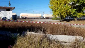 Scurgeri de gaz dintr-un tren încărcat cu GPL. Pompierii au izolat zona, patru trenuri fiind afectate | FOTO