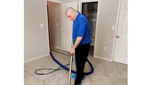 STUDIU: Bărbaţii care se implică în treburile casnice fac sex mai rar